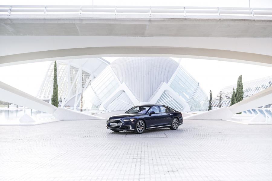  Audi A8 55 TFSI Quattro (D5) 2017 года  (WW) (фото 2 из 40)